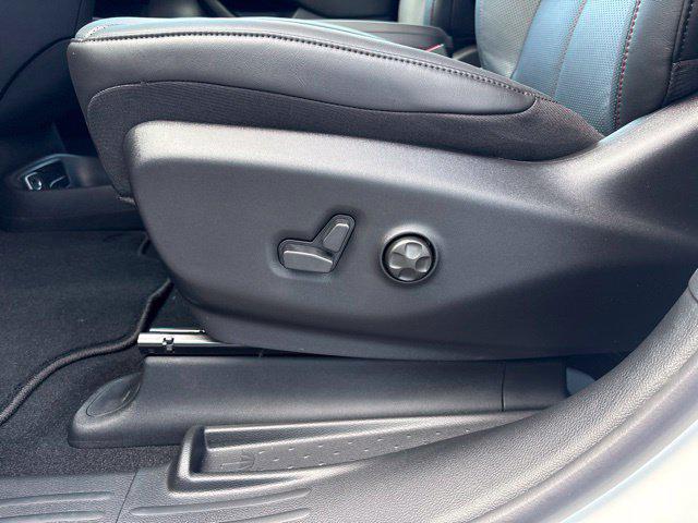2027 Chrysler Pacifica Select AWD