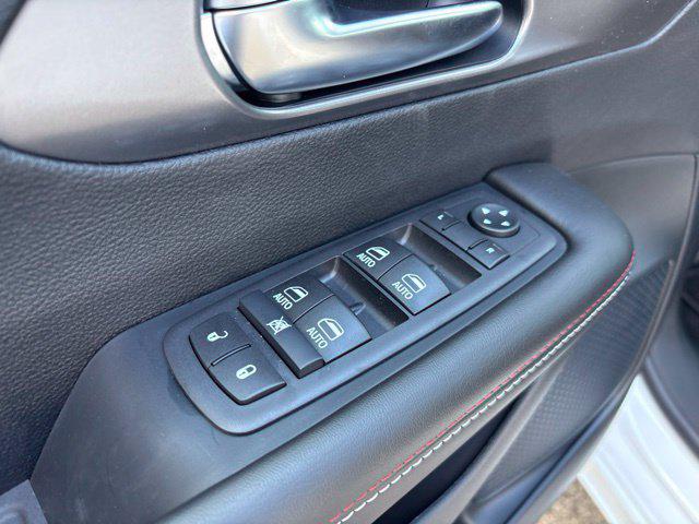 2027 Chrysler Pacifica Select AWD