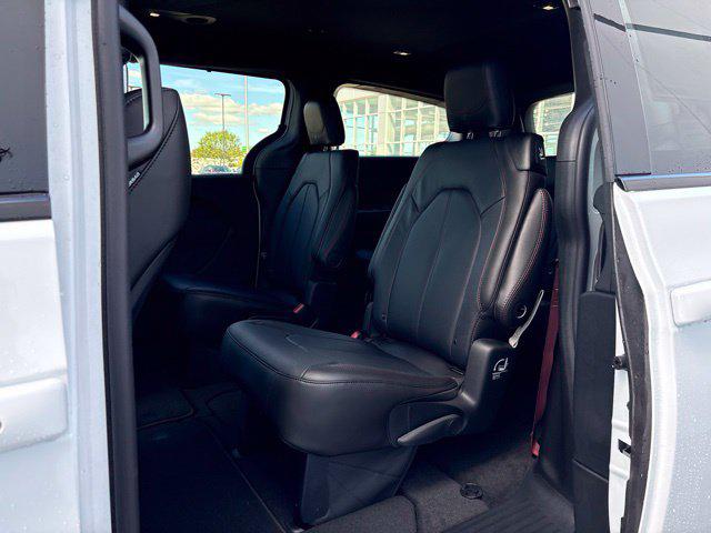 2027 Chrysler Pacifica Select AWD