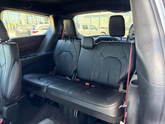 2027 Chrysler Pacifica Select AWD