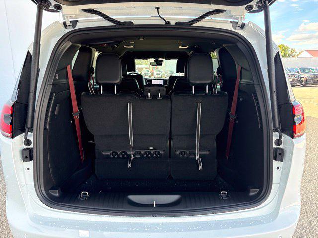 2027 Chrysler Pacifica Select AWD