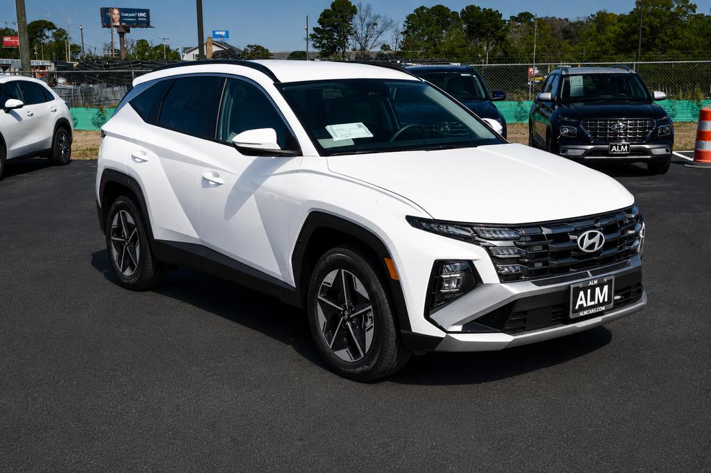 New 2026 Creamy White Pearl HYUNDAI SEL FWD image 3