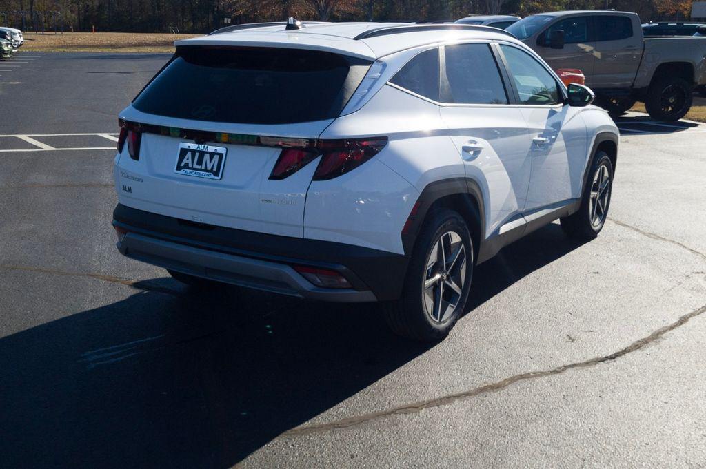 New 2026 Creamy White Pearl HYUNDAI SEL FWD image 5