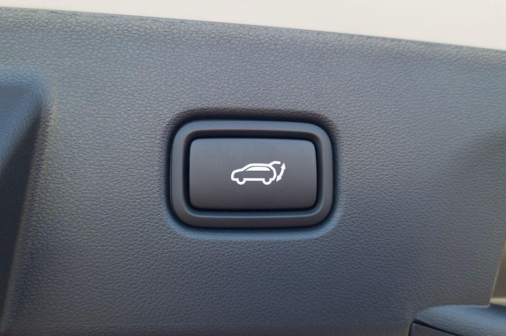 New 2026 Creamy White Pearl HYUNDAI SEL FWD image 8