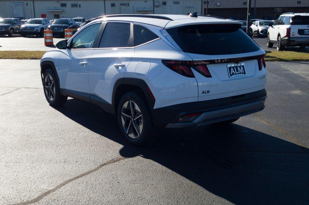 New 2026 Creamy White Pearl HYUNDAI SEL FWD image 9