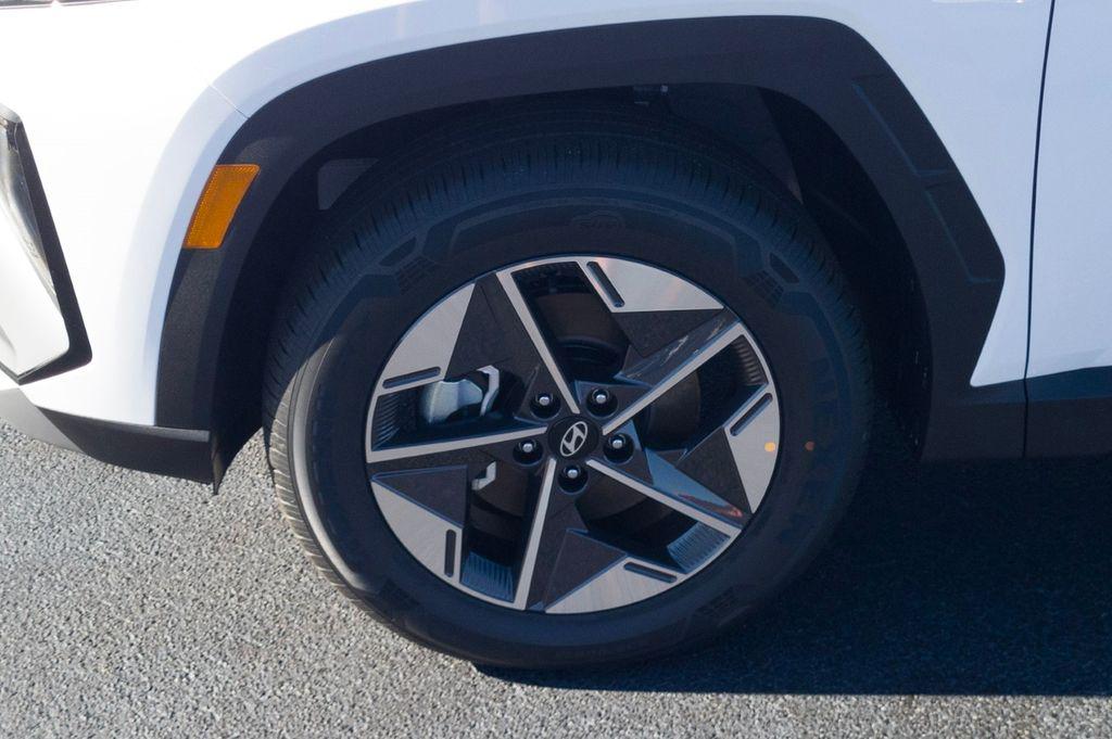 New 2026 Creamy White Pearl HYUNDAI SEL FWD image 12