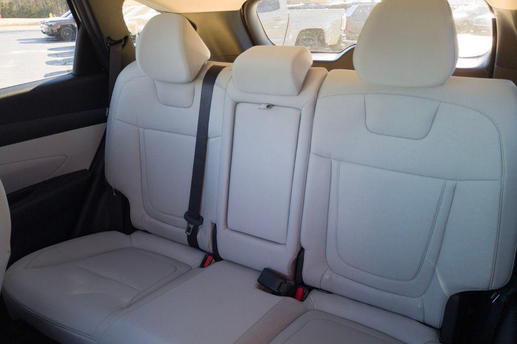 New 2026 Creamy White Pearl HYUNDAI SEL FWD image 15