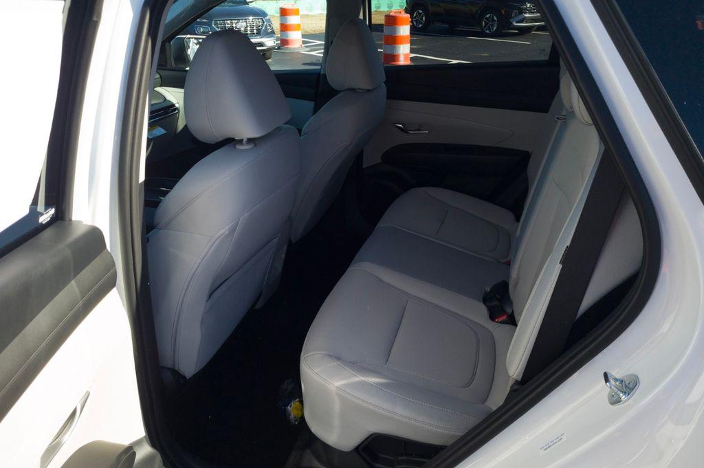 New 2026 Creamy White Pearl HYUNDAI SEL FWD image 16