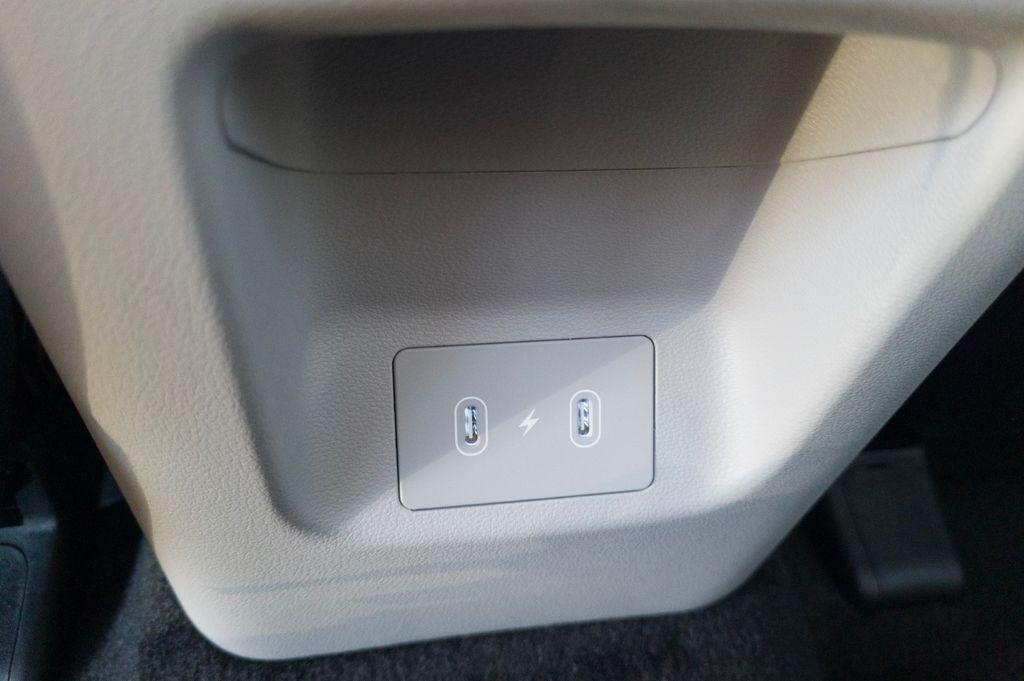 New 2026 Creamy White Pearl HYUNDAI SEL FWD image 20