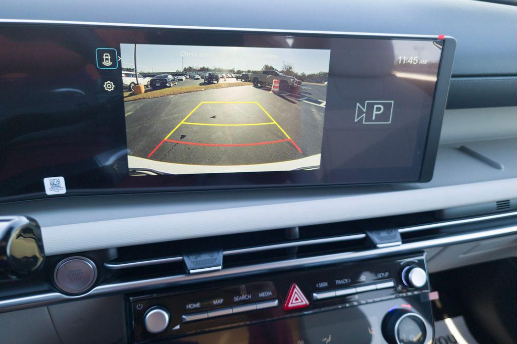New 2026 Creamy White Pearl HYUNDAI SEL FWD image 22