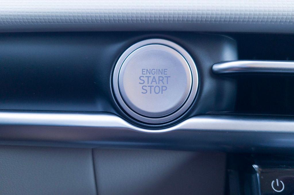New 2026 Creamy White Pearl HYUNDAI SEL FWD image 26