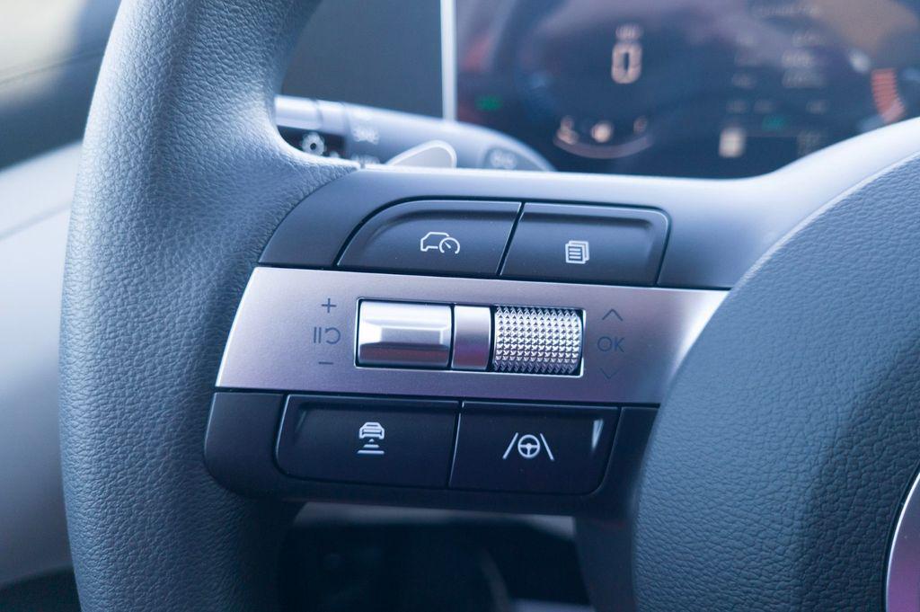 New 2026 Creamy White Pearl HYUNDAI SEL FWD image 30