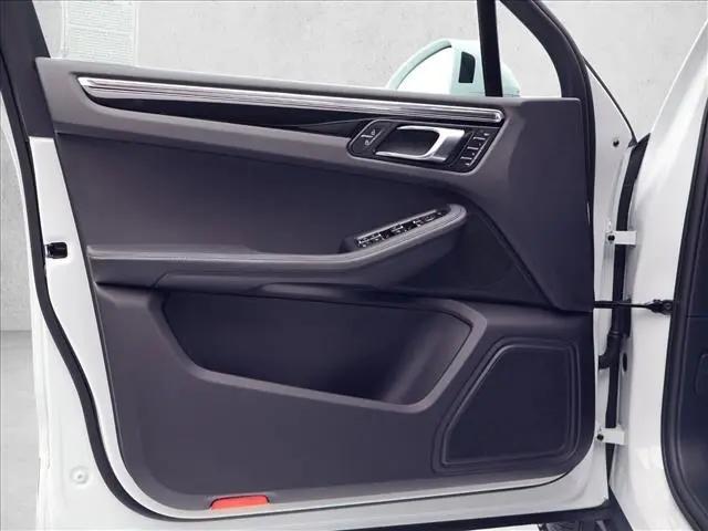 2025 Porsche Macan T