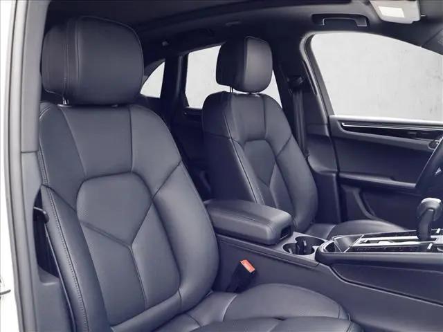 2025 Porsche Macan T