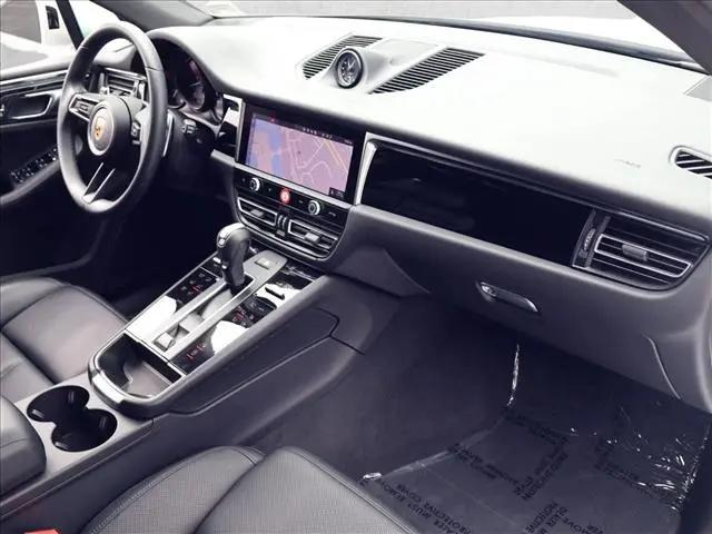 2025 Porsche Macan T