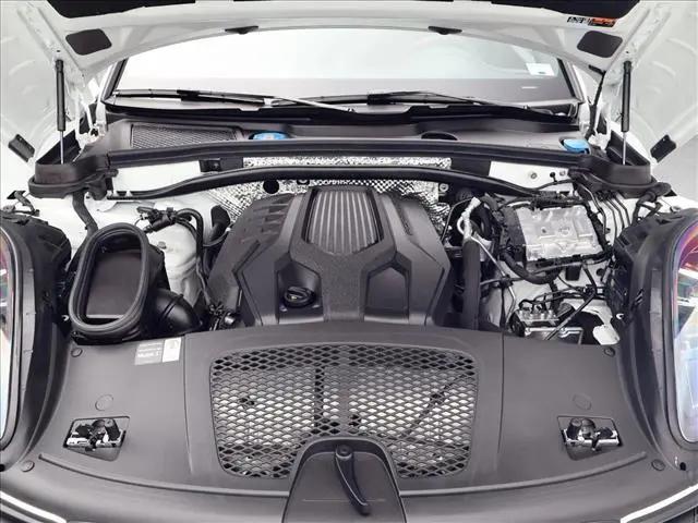 2025 Porsche Macan T