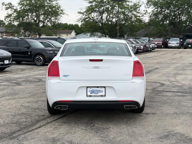2023 Chrysler 300 Touring