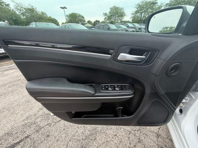 2023 Chrysler 300 Touring