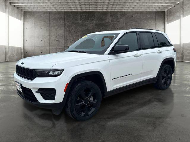 2023 Jeep Grand Cherokee Altitude 4x4 for sale in Oskaloosa, IA