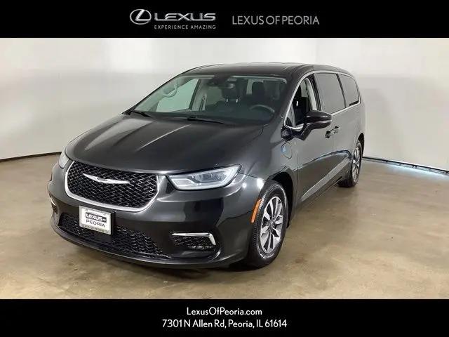2023 Chrysler Pacifica Hybrid Touring L for sale in Peoria, IL