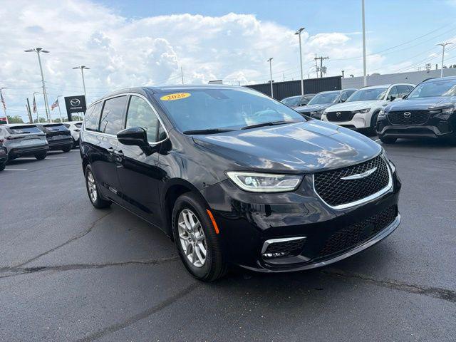 2025 Chrysler Pacifica Select for sale in Indianapolis, IN