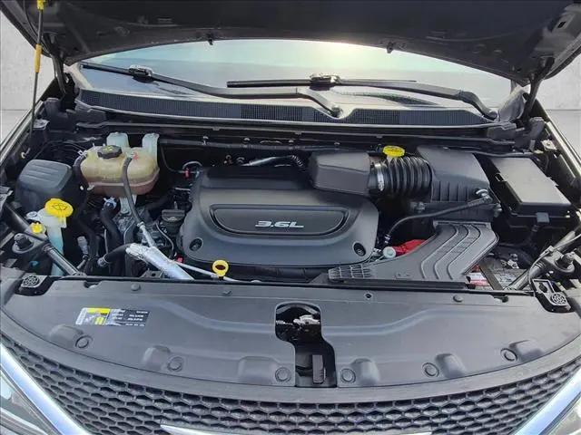 2017 Chrysler Pacifica Touring-L Plus