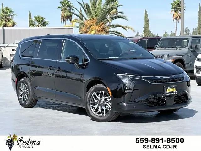 2027 Chrysler Pacifica Limited AWD for sale in Selma, CA