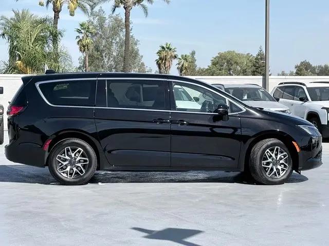 2027 Chrysler Pacifica Limited AWD
