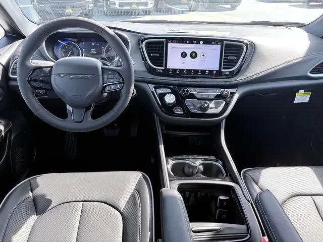 2027 Chrysler Pacifica Limited AWD