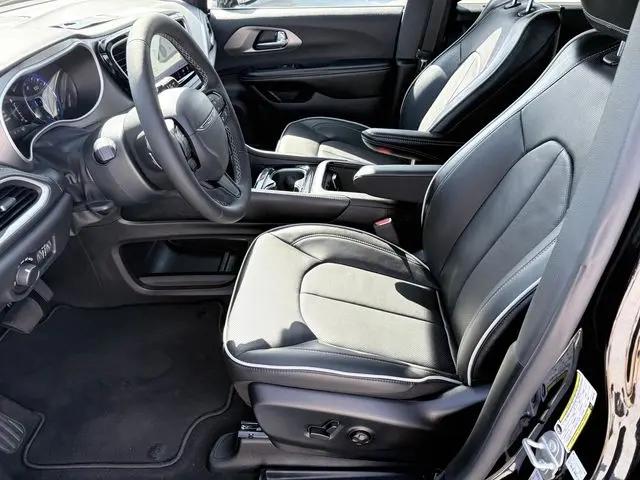 2027 Chrysler Pacifica Limited AWD