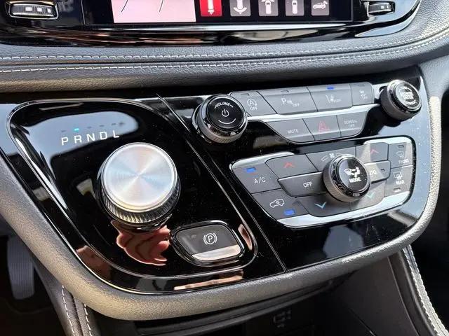 2027 Chrysler Pacifica Limited AWD