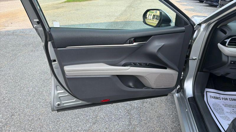 2020 Toyota Camry LE Hybrid