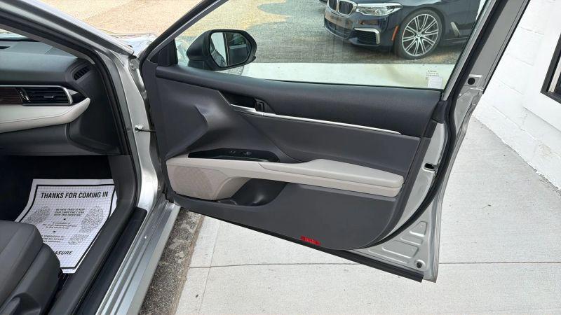 2020 Toyota Camry LE Hybrid