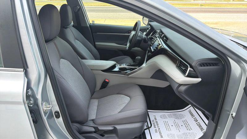 2020 Toyota Camry LE Hybrid