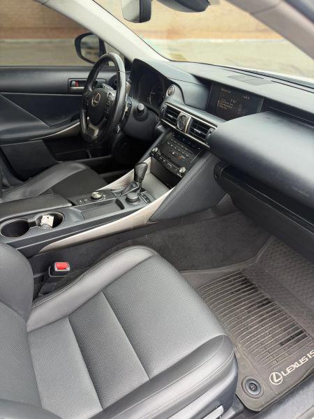 2017 Lexus IS 200t 200t