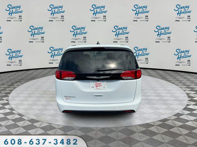 2027 Chrysler Pacifica LX
