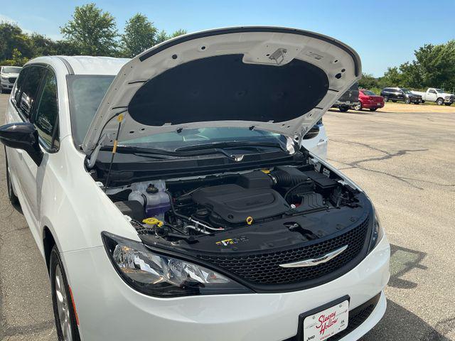 2027 Chrysler Pacifica LX