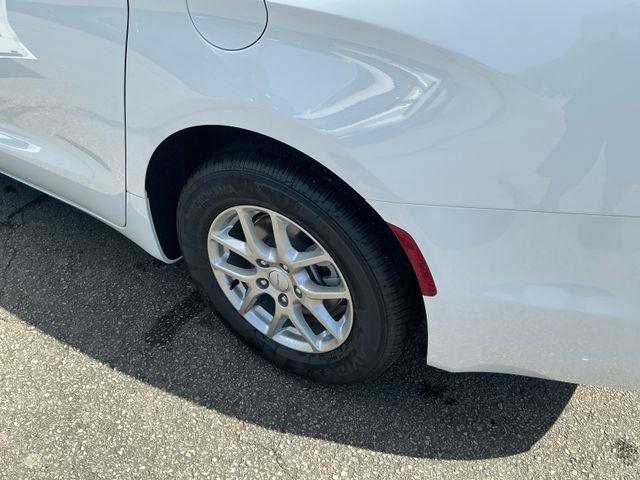 2027 Chrysler Pacifica LX