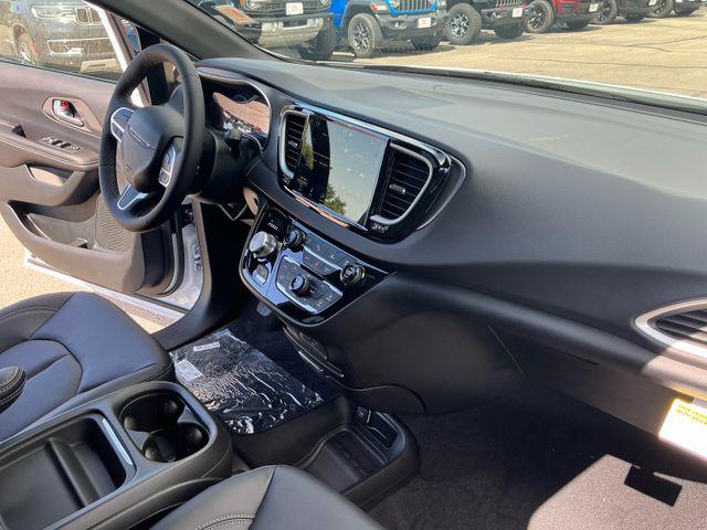 2027 Chrysler Pacifica LX