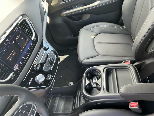 2027 Chrysler Pacifica LX