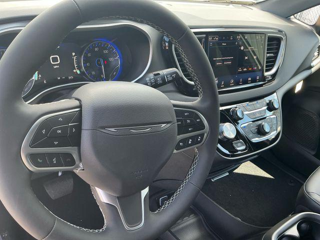 2027 Chrysler Pacifica LX