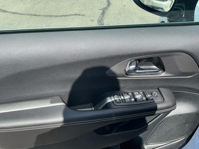2027 Chrysler Pacifica LX