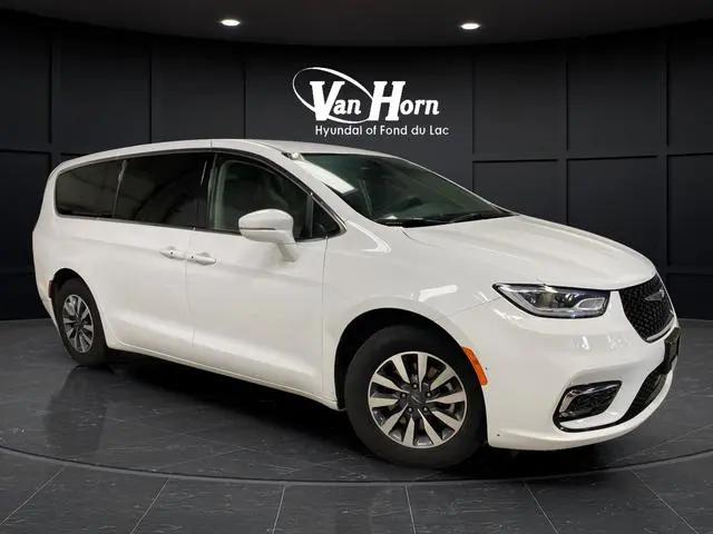 2022 Chrysler Pacifica Hybrid Touring L for sale in Fond du Lac, WI