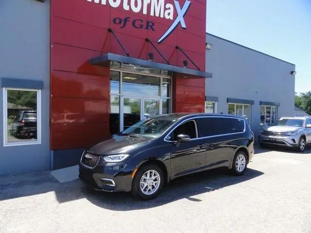 2023 Chrysler Pacifica Touring L for sale in Grandville, MI