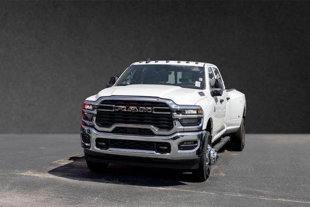 2026 RAM Ram 3500 RAM 3500 TRADESMAN CREW CAB 4X4 8 BOX