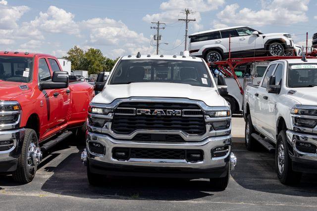 2026 RAM Ram 3500 RAM 3500 TRADESMAN CREW CAB 4X4 8 BOX