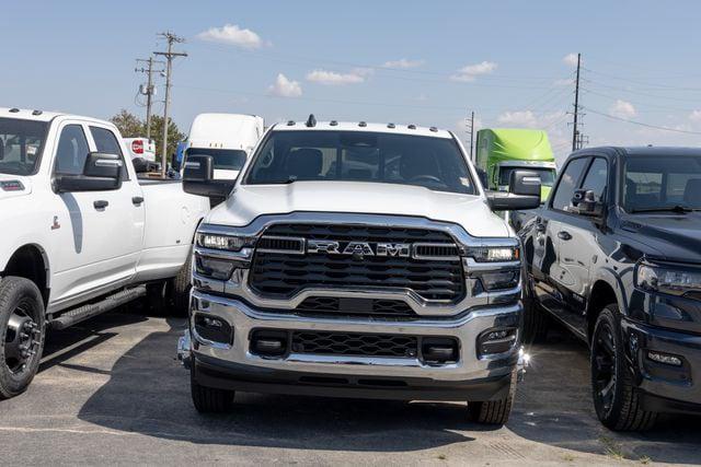 2026 RAM Ram 3500 RAM 3500 TRADESMAN CREW CAB 4X4 8 BOX