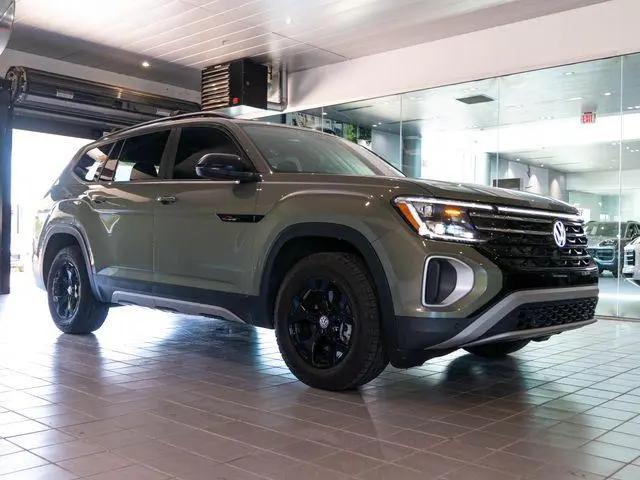 2024 Volkswagen Atlas 2.0T Peak Edition SE w/Technology for sale in Glendale, WI