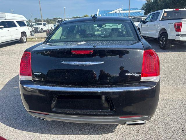 2017 Chrysler 300 AWD