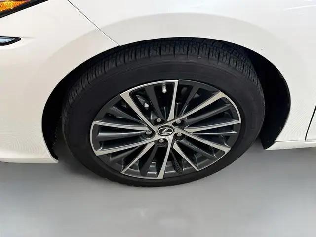 2025 Lexus ES 300h ES 300h